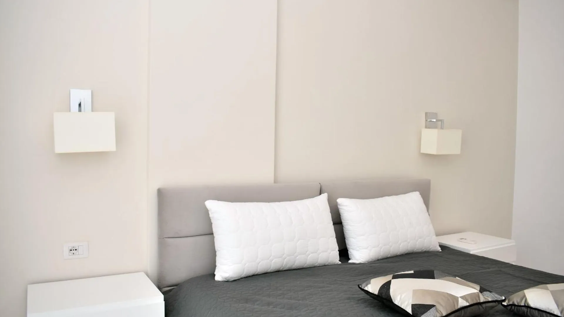 White Moon Apartments Plazhi San Pietro