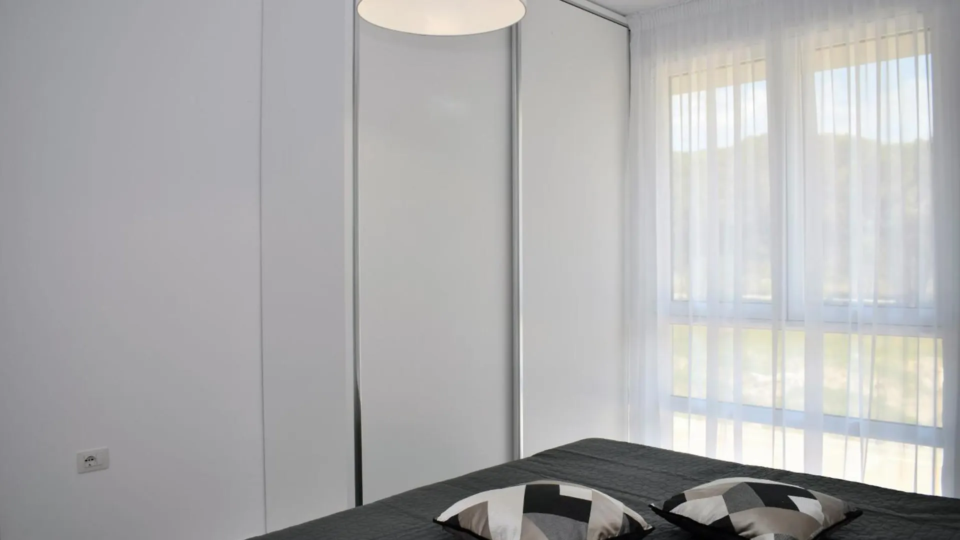 White Moon Apartments Plazhi San Pietro
