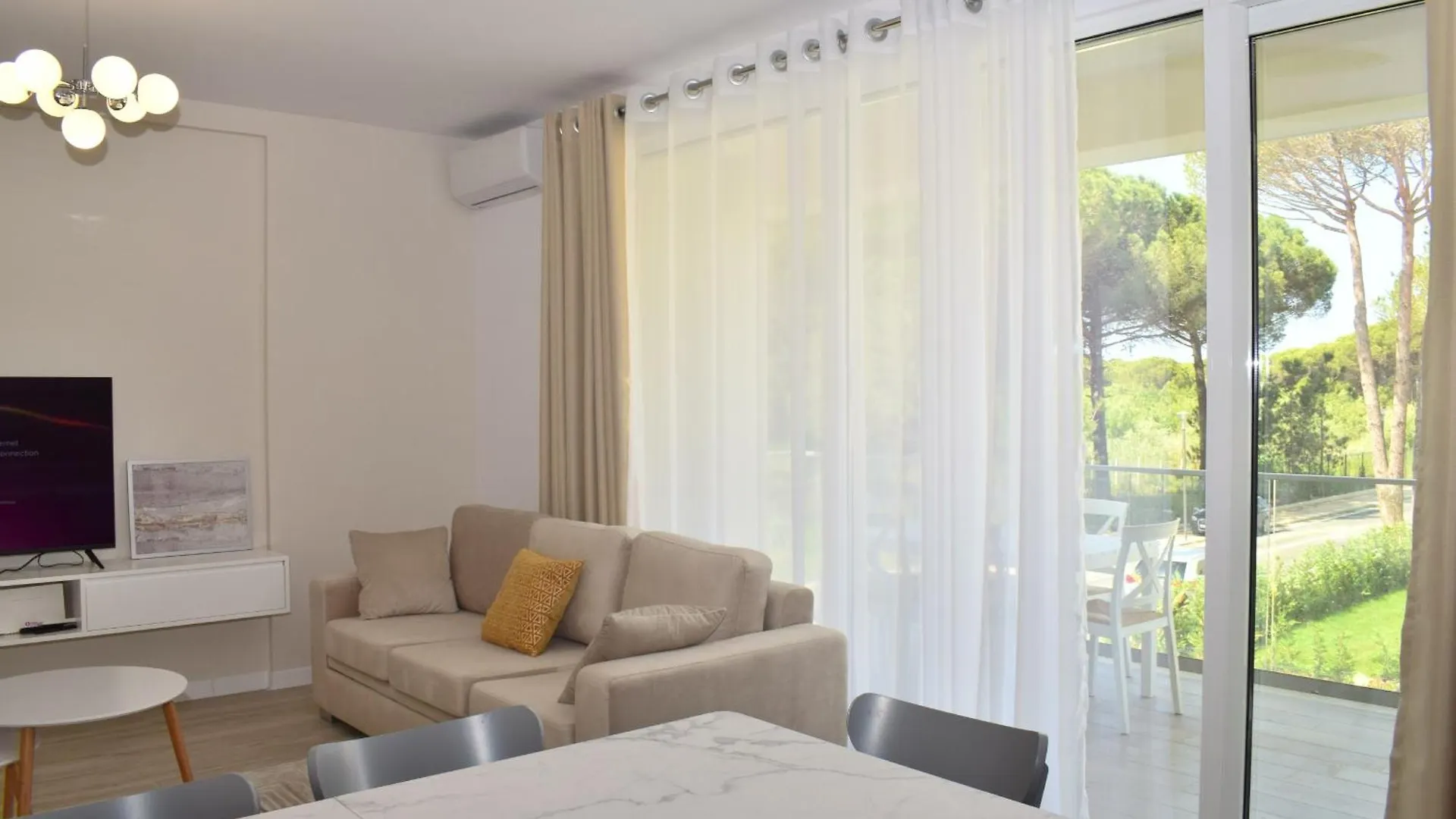 White Moon Apartments Plazhi San Pietro