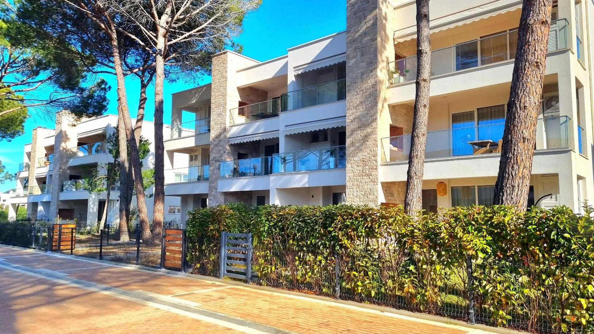 White Moon Apartments Plazhi San Pietro