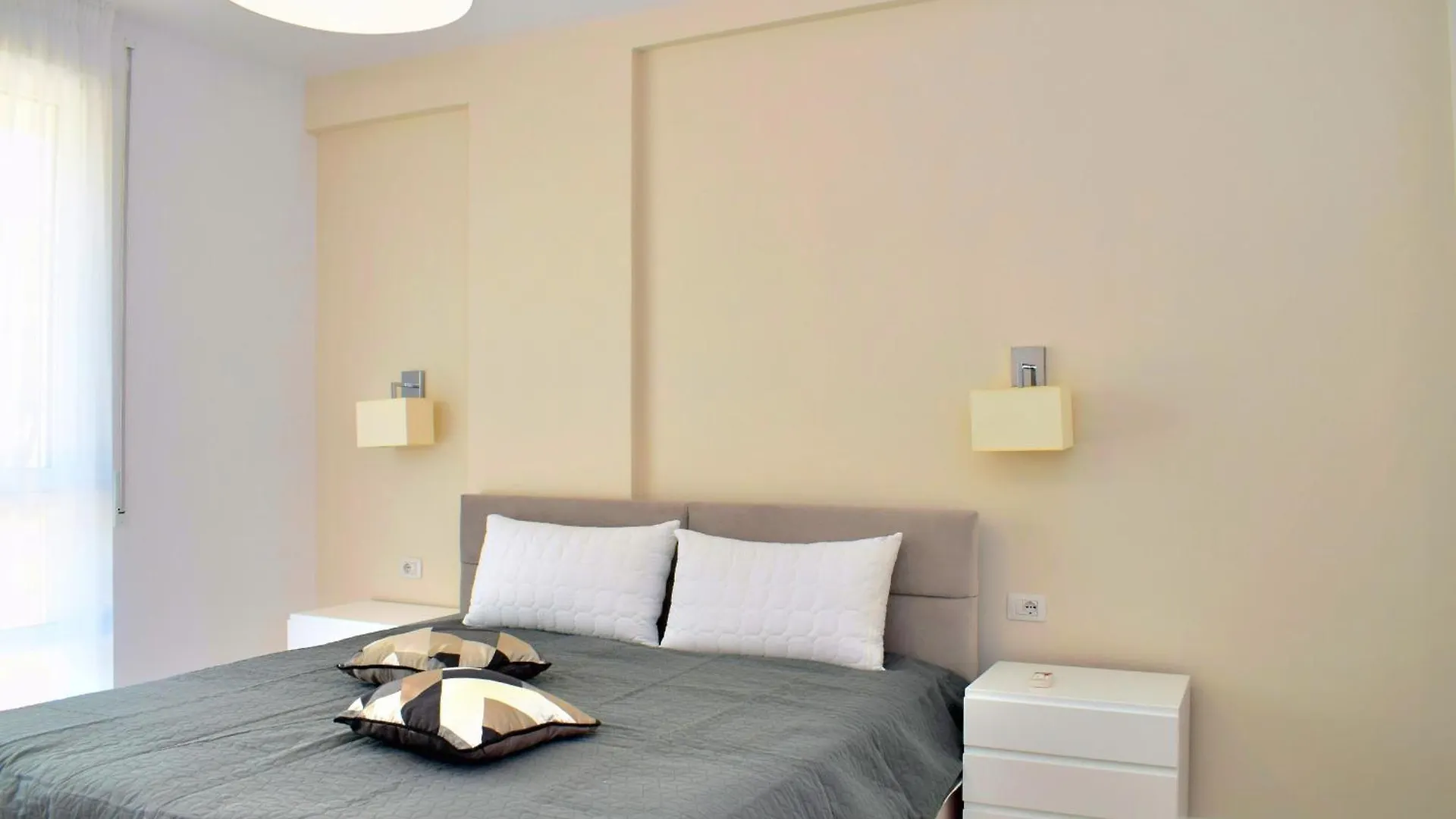 White Moon Apartments Plazhi San Pietro