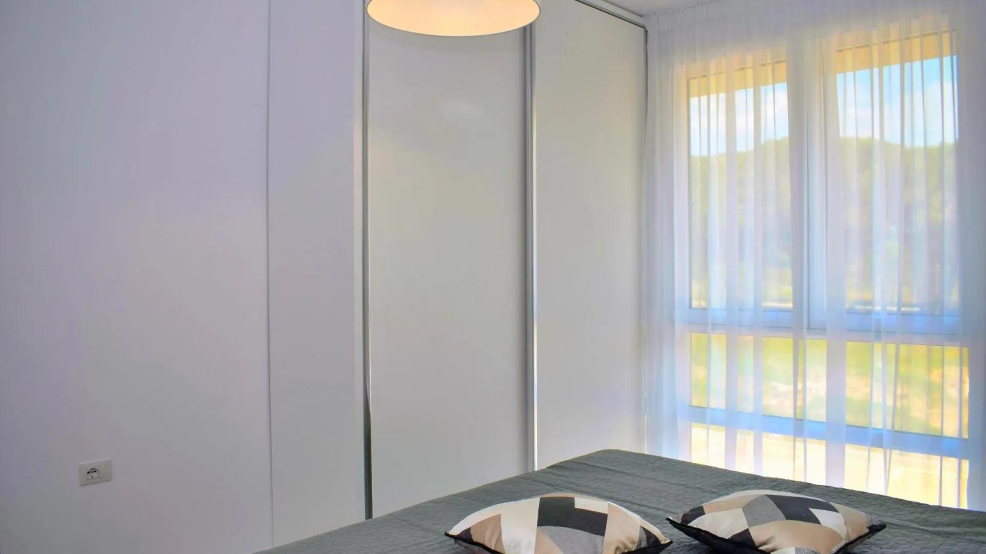 White Moon Apartments Plazhi San Pietro