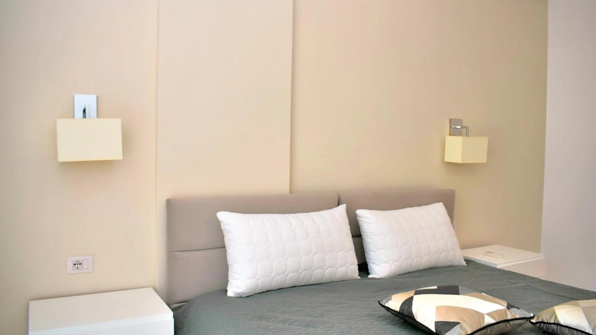 White Moon Apartments Plazhi San Pietro